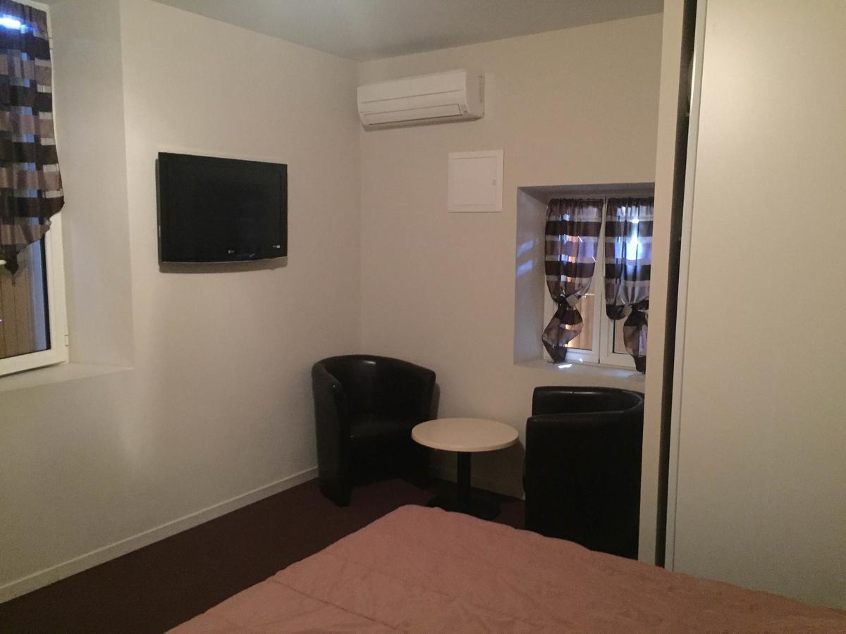 Auberge Les Olivades Mallemort Bagian luar foto