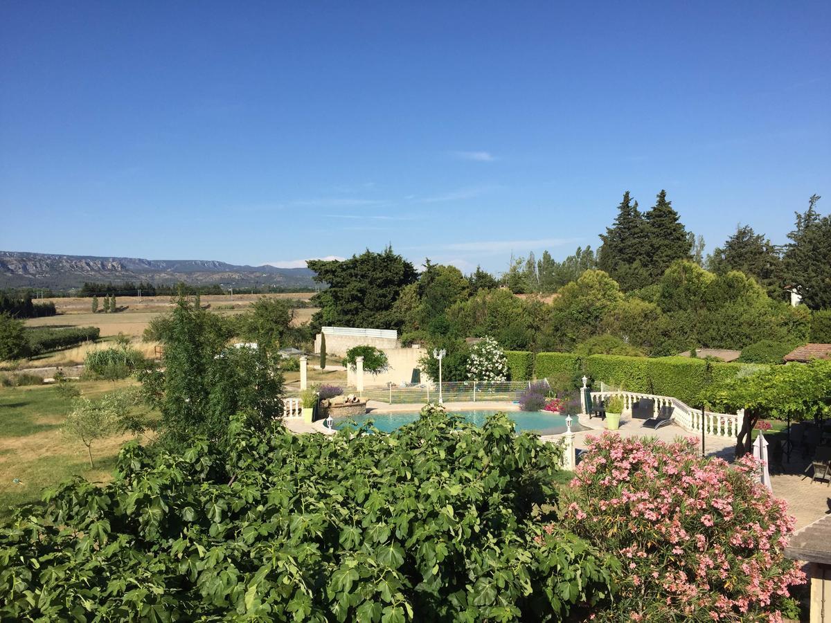 Auberge Les Olivades Mallemort Bagian luar foto