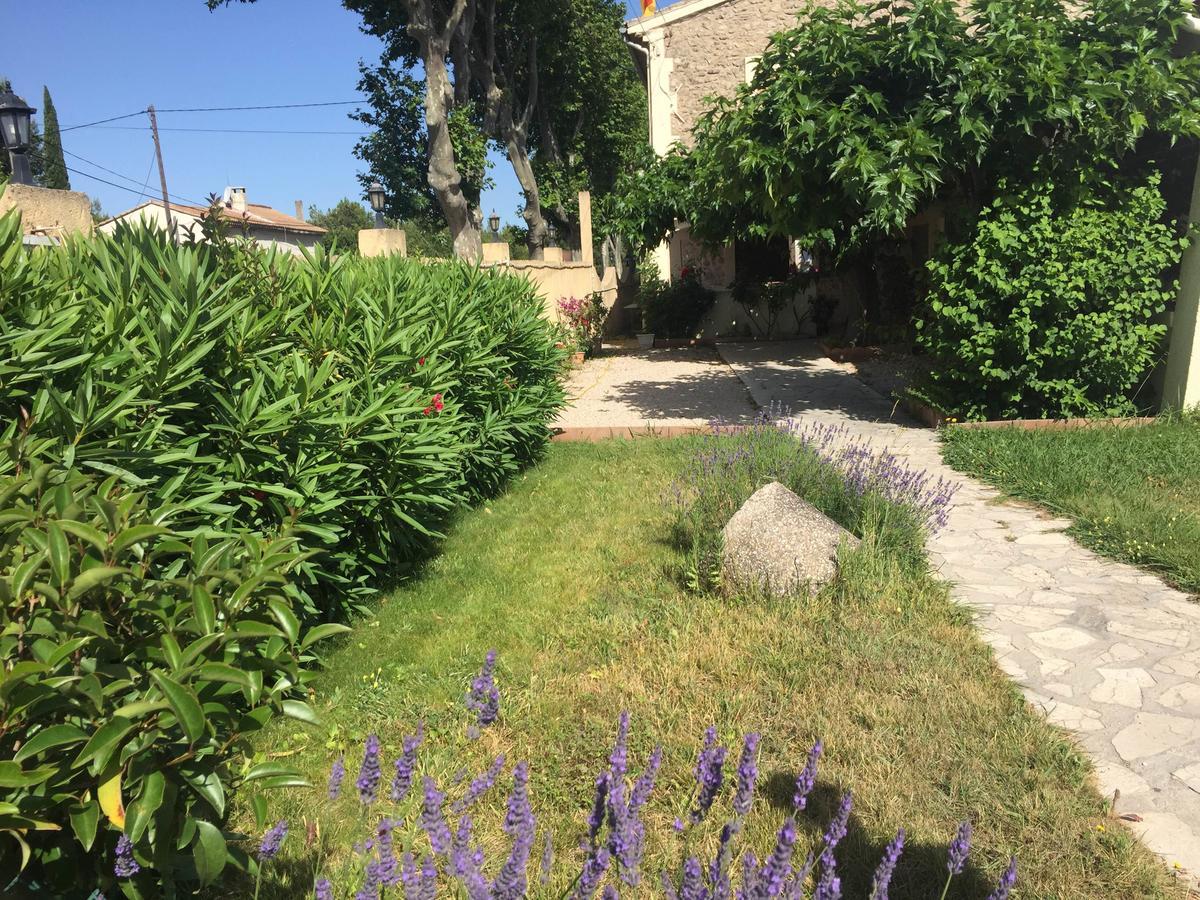 Auberge Les Olivades Mallemort Bagian luar foto