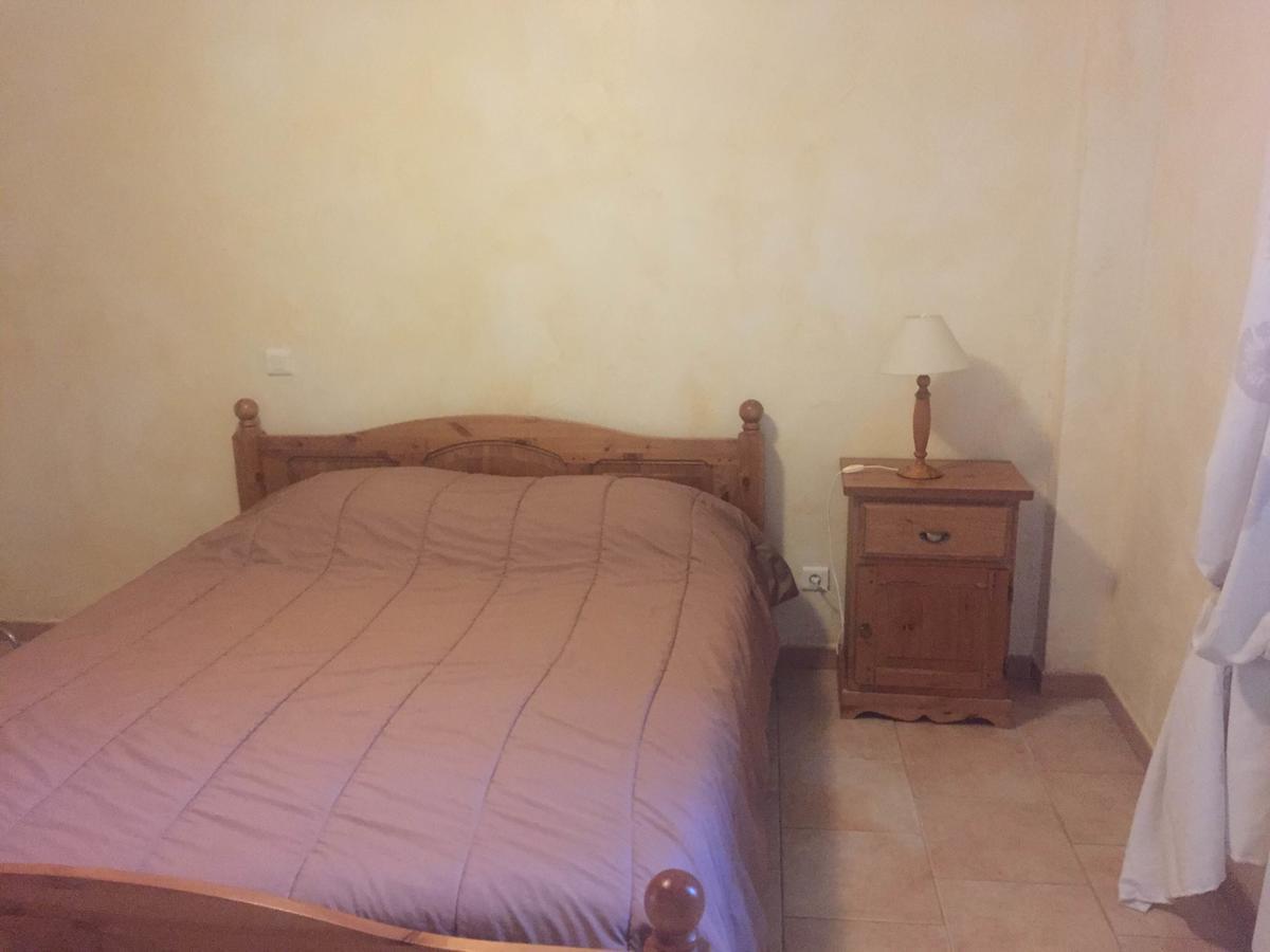 Auberge Les Olivades Mallemort Bagian luar foto